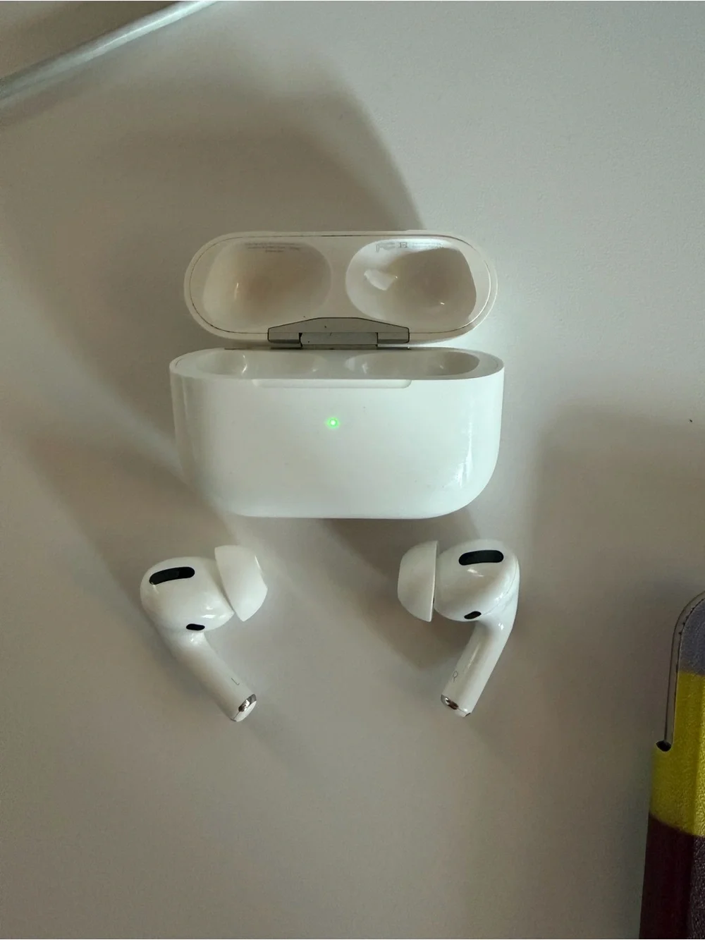 Apple White Wireless Earbud Charging Case
